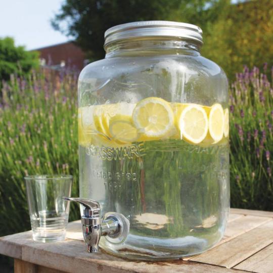 ic c2038 sklo napoj limonadova sklenenna kovovy kohutik zahradna kuchyna doplnok provensalsky provansalsky mediteransky citron ovocie rustikovy stol.jpg